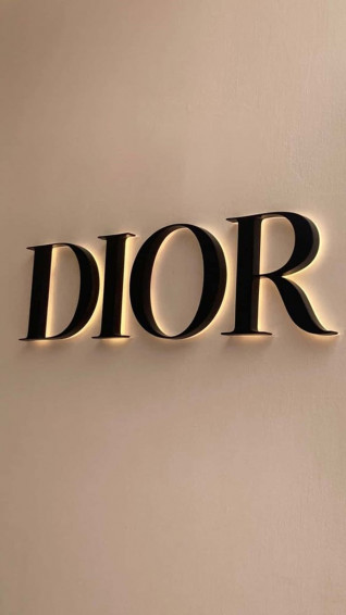 Dive Into Luxury Aesthetic Wallpaper