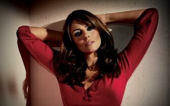 Elizabeth Hurley HD Wallpaper