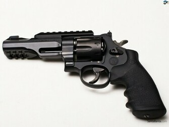 Revolvers Wallpaper