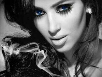Smoldering Kim Kardashian Desktop Wallpaper