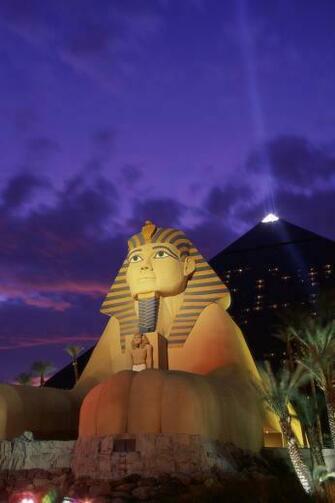 Las Vegas Nevada Casino Dusk Hotels Luxor Wallpaper Allwallpaper