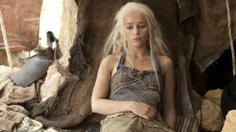 Wallpaper Emilia Clarke In Game Of Thrones HD Picture Image