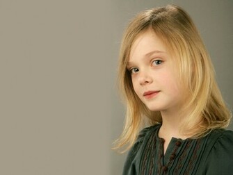 Elle Fanning Wallpaper