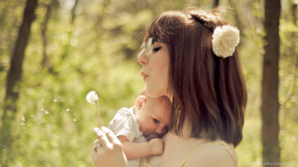 Mother And Baby With Flower A5jjqystq3c7vtee Wallpaper