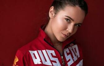 Wallpaper Look Red Background Model Portrait Makeup Brunette