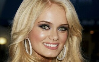 Sara Paxton Wallpaper