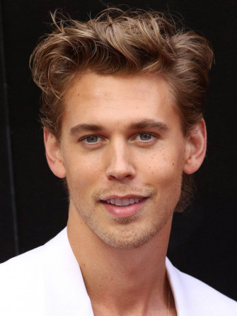 Austin Butler Flaunting His Creative Stubble Look In A High Wallpaper