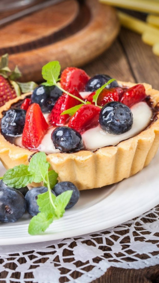 Blueberry And Strawberry Tart Wallpaper