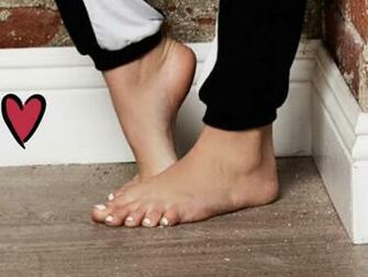 Miss Jordyn Dancing Feet Scarlett Leithold Wallpaper