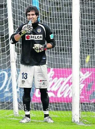 Claudio Bravo Real Sociedad Soccer Series Wallpaper
