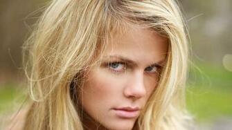 Brooklyn Decker Wallpaper