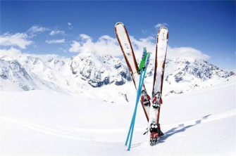 Amazon Leyiyi Ski Board On Mountain Top Backdrop