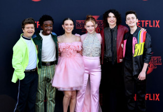 Millie Bobby Brown Sadie Sink Gaten Matarazzo Caleb Mclaughlin Finn Wallpaper