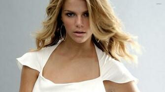 Brooklyn Decker Wallpaper