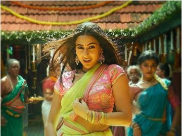 Sara Ali Khan Gives A Traditional Touch To Atrangi Re Song Chaka