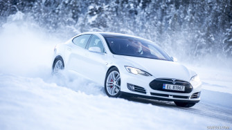 Tesla Model S 2016my P85d In Snow Front