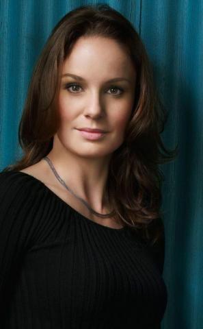 Celebrity Smile Sarah Wayne Callies Wallpaper
