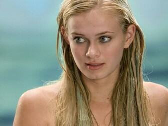 Sara Paxton Wallpaper