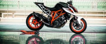 Superbike Ktm Super Duke R Reflections