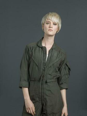 Mackenzie Davis HD Wallpaper 7wallpaper Net