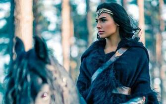 Gal Gadot As Diana Prince In Wonder Woman Wallpaper