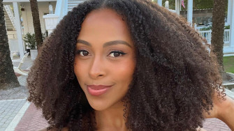 Hairstyles And Cuts That Will Complement Your Super Curly Hair Wallpaper