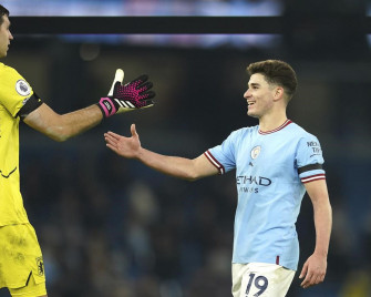 Title Chasing Arsenal Faces Double Threat From Manchester The Star