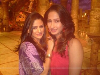 Parvati Sehgal And Priya Marathe On Comedy Circus Wallpaper