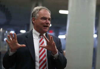 Tim Kaine With Open Hands Ia8f0zgjp6qz7l6l Wallpaper