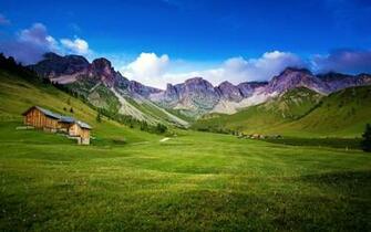 Beautiful Green Mountain Valley HD Desktop Wallpaper
