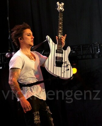 Syn Gates By Vickivengenz
