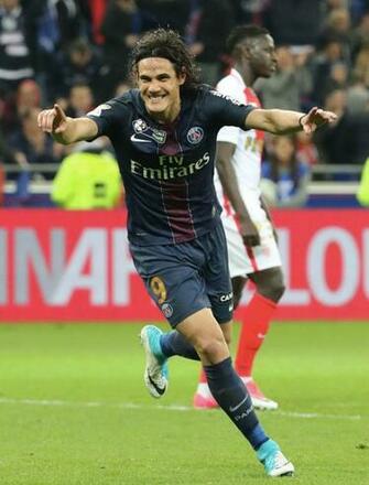 Edinson Cavani Signs New Paris St Germain Contract