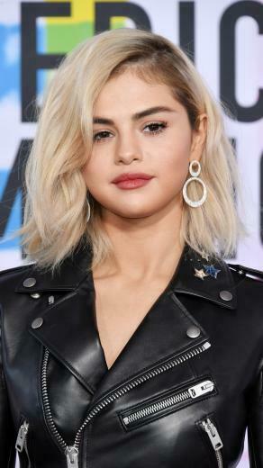 Selena Gomez Blonde iPhone Wallpaper 3d