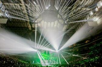 Maroon Kicks Off World Tour With Clay Paky Mythos Fixtures And