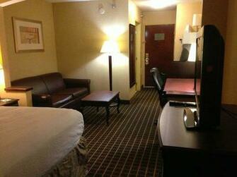 Holiday Inn Express South Boston Damp Floors And Wallpaper Peeling