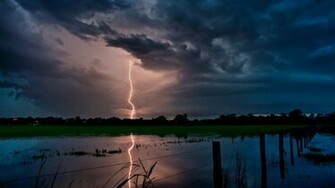 Pix For Green Lightning Strike Wallpaper