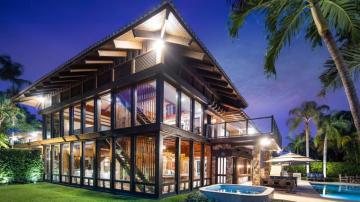 Joe Jonas And Sophie Turner Buy Waterfront Glass House In Miami