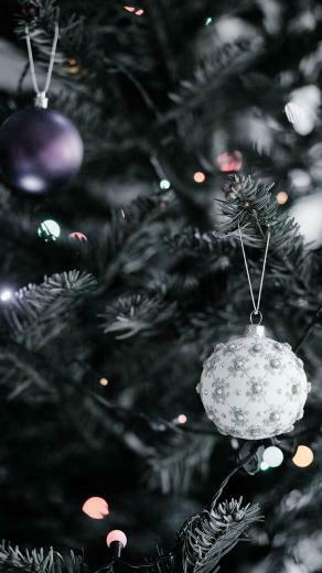 Sparkly Christmas iPhone Xs Max Wallpaper Tree