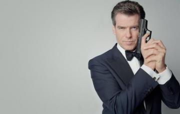 Wallpaper Look Gun James Bond Pierce Brosnan