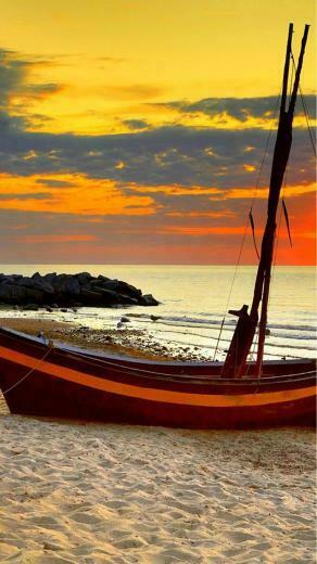 Home Beach iPhone Plus Wallpaper