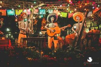 Disneyexaminer Disneyland Winter Wallpaper Dia De Los Muertos