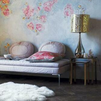 Feminine Wallpaper