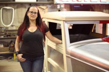 All Girls Garage Cast Bogi S About