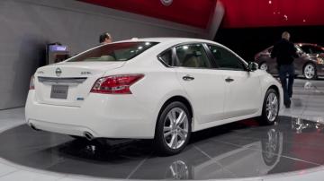 Nissan Altima Car Desktop Wallpaper HD