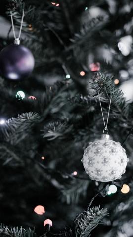 Sparkly Christmas iPhone Xs Max Wallpaper Preppy