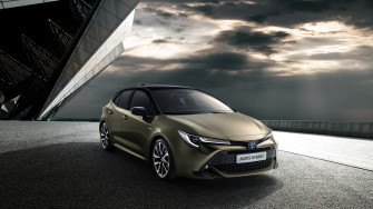 Toyota Auris Hybrid Wallpaper HD Car