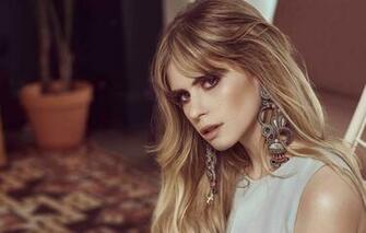 Wallpaper Look Girl Earrings Makeup Carlson Young Image For