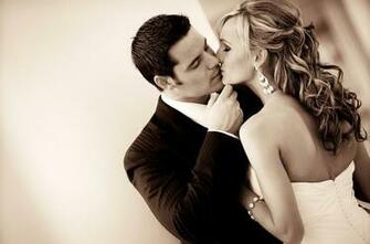 Lovely Wallpaper Romantic Kissing