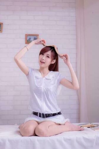 Cute Girl iPhone 4s Wallpaper iPad