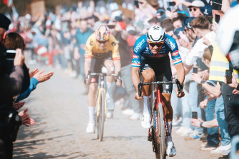Photo Epic Mathieu Van Der Poel Claims His First Paris Roubaix Velo